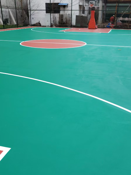 新县 球场长期使用易出现地面开裂